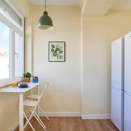 Sunny Balcony - Marques De Pombal Проживание в семье Лиссабон